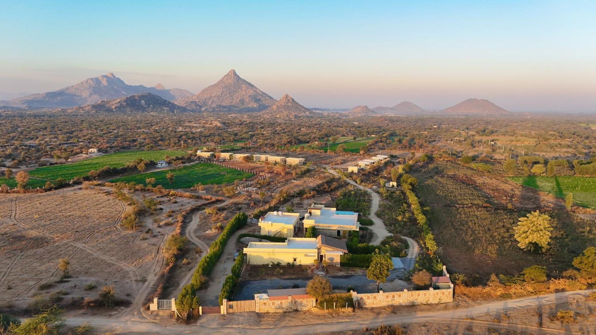ホテル Kurja Jawai Bisalpur エクステリア 写真